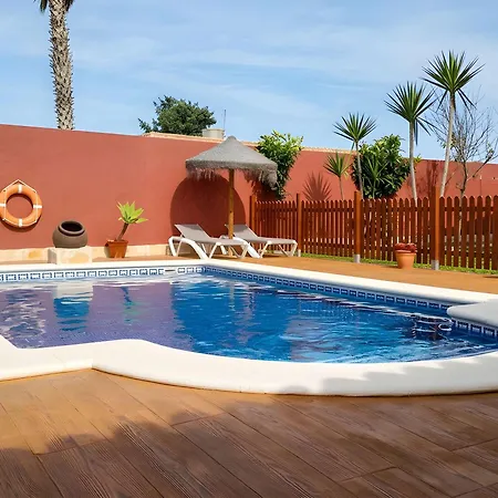 Casa Con Piscina Solo Aceptamos Familias Y Parejas No Grupos Jovenes Semesterbostad Conil De La Frontera